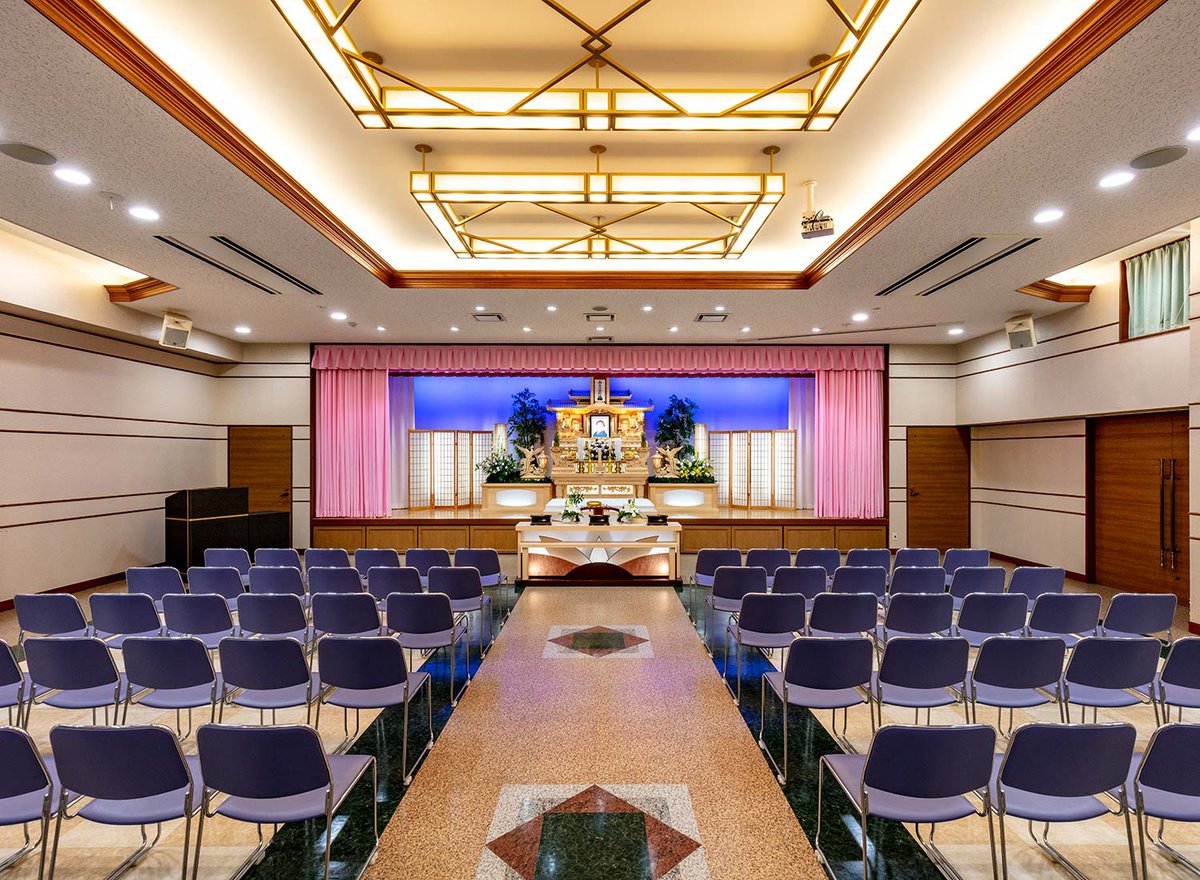 ホール<br>ご遺族様が一番大切にしたい想いを取り入れた、様々な形式のご葬儀をお手伝いさせていただきます。